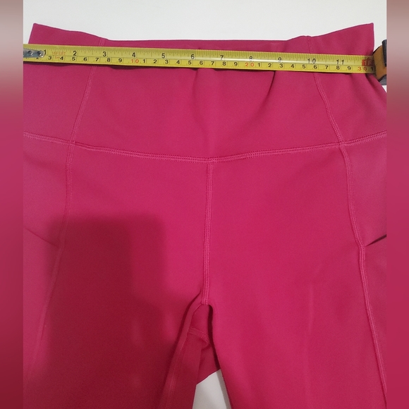 Fabletics Oasis High-Waisted 7/8 Leggings - Picture 10 of 11